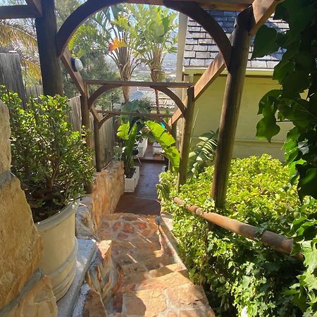 African Violet Guest Suites Ноордхук Екстериор снимка