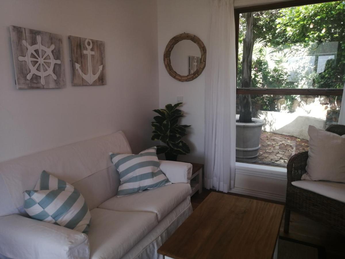 African Violet Guest Suites Ноордхук Екстериор снимка